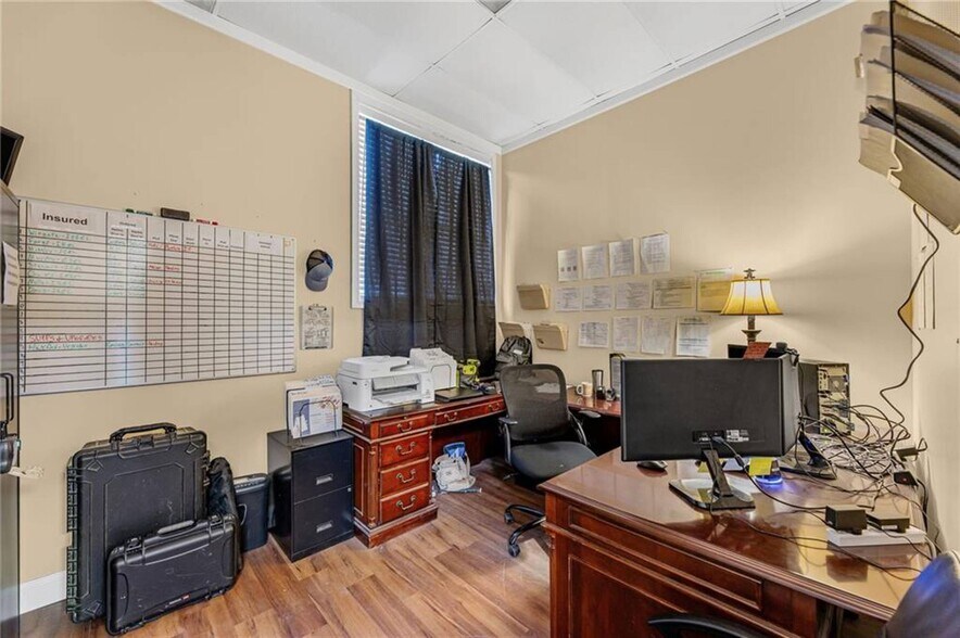 More Photos Of 702 SW South Ave, Blue Springs Warehouse For Lease
