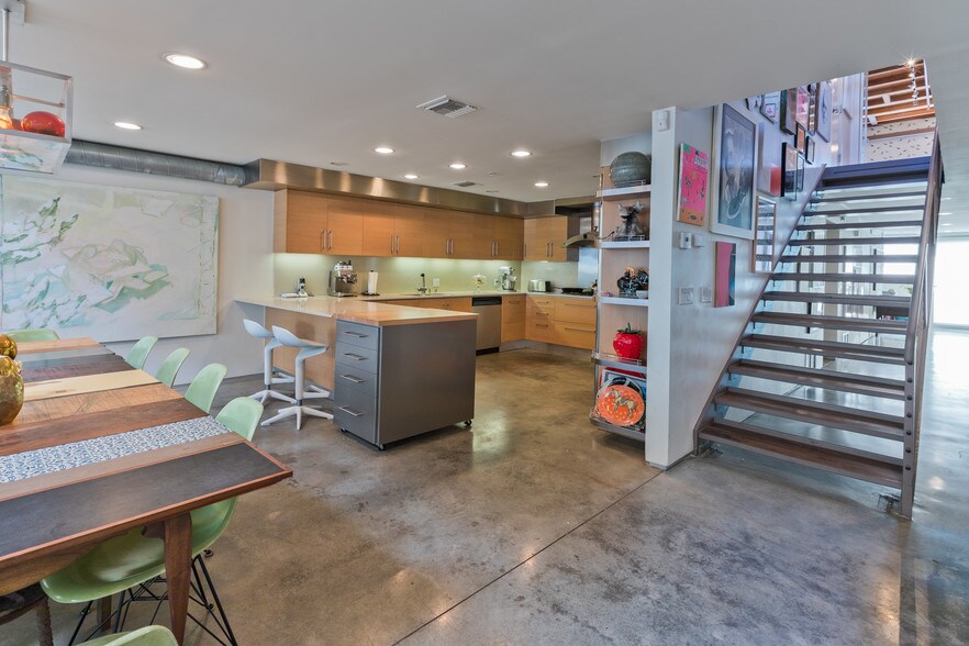 More Photos Of 2100 Abbot Kinney Blvd, Venice Office For Lease