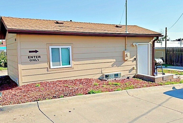 More Photos Of 8508-8510 N 30th St, Omaha Restaurant For Sale