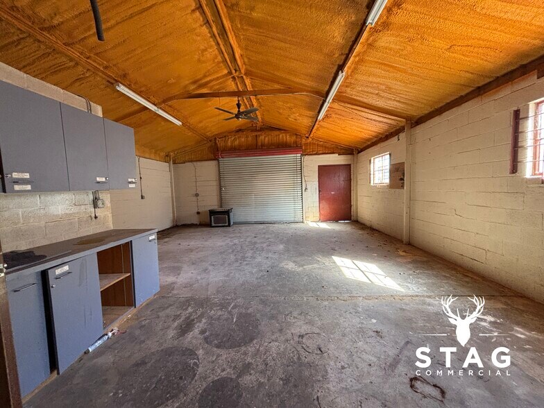 More Photos Of 711 S Elm St, Denton Office For Lease