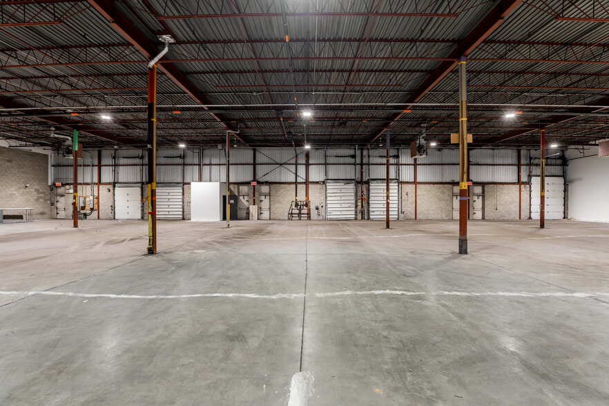 More Photos Of 3071-3075 Rue Louis-A.-Amos, Lachine Distribution For Lease