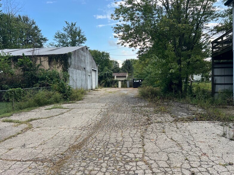 More Photos Of 805 Ohio Pike, Cincinnati Storefront Retail Office For Sale