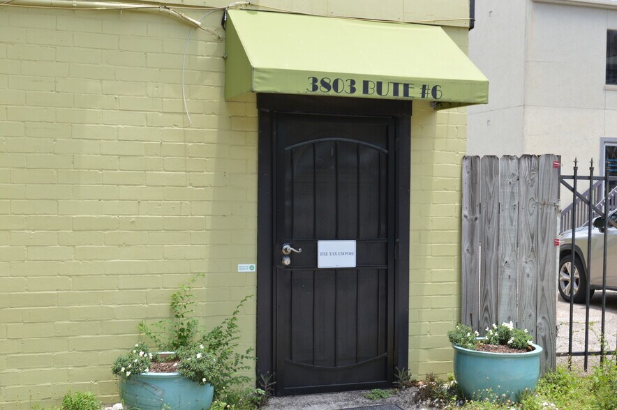 More Photos Of 3803 Bute St, Houston Storefront Retail Residential For Sale