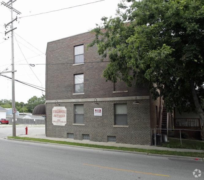 More Photos Of 2726 63rd St, Kenosha Office Residential For Sale