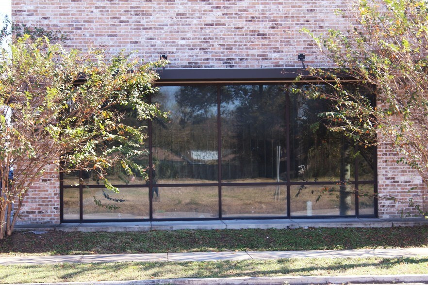 More Photos Of 1520 N Loop E Fwy, Houston Unknown For Lease