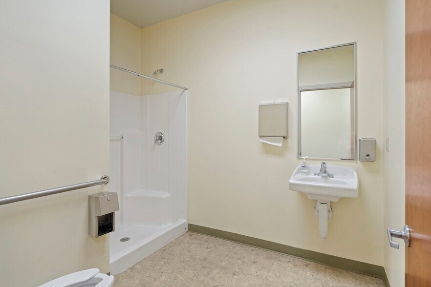 More Photos Of 1000 Coventry Dr, Phillipsburg Medical For Sale