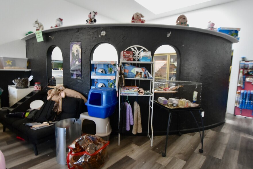 More Photos Of 115 S Main St, Yreka General Retail For Sale