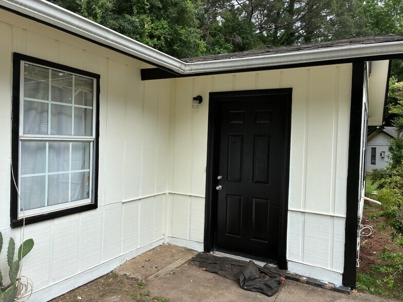 More Photos Of 205 Glenview Ter, Winder Multifamily For Sale