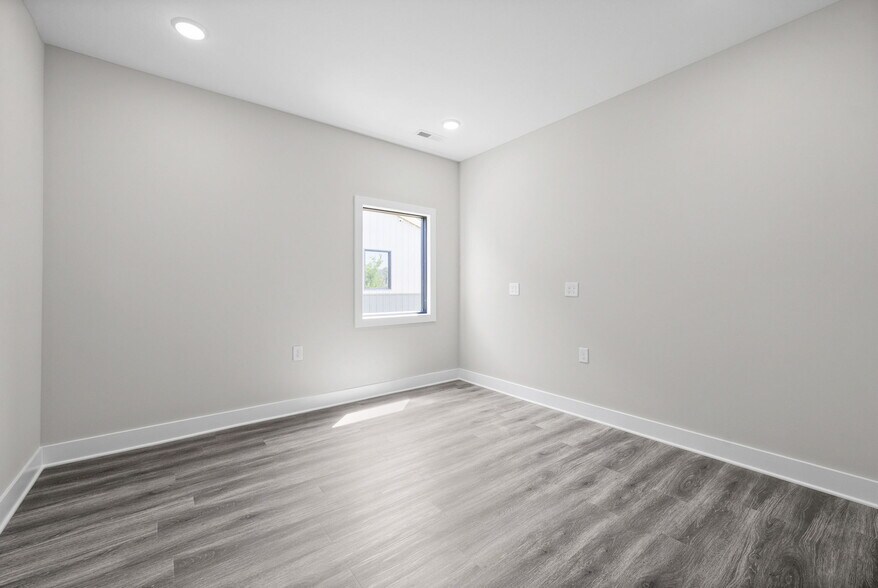 More Photos Of 2510 Pea Ridge Rd, Clarksville Office For Lease