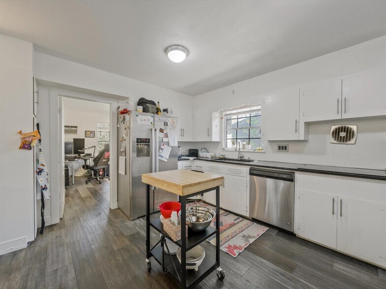 More Photos Of 2326 Hartford Rd, Austin Apartments For Sale