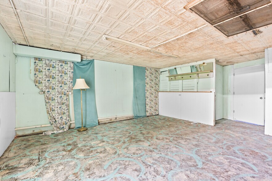 More Photos Of 207 E Elm St, Hillsboro Storefront Retail Residential For Sale