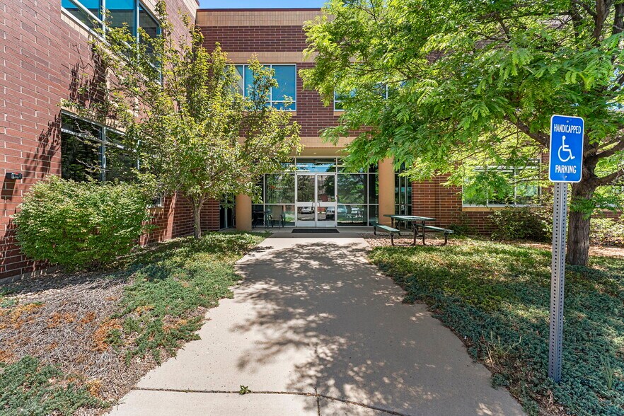 More Photos Of 861 Southpark Dr, Littleton Flex For Lease