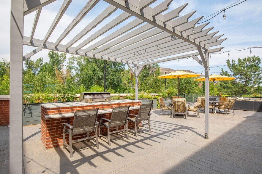 More Photos Of 1027 Washington Ave, Golden Apartments For Lease