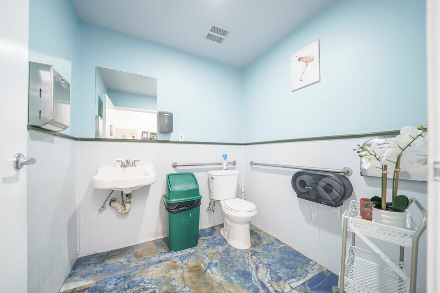 More Photos Of 1517 S Western Ave, Los Angeles Freestanding For Sale