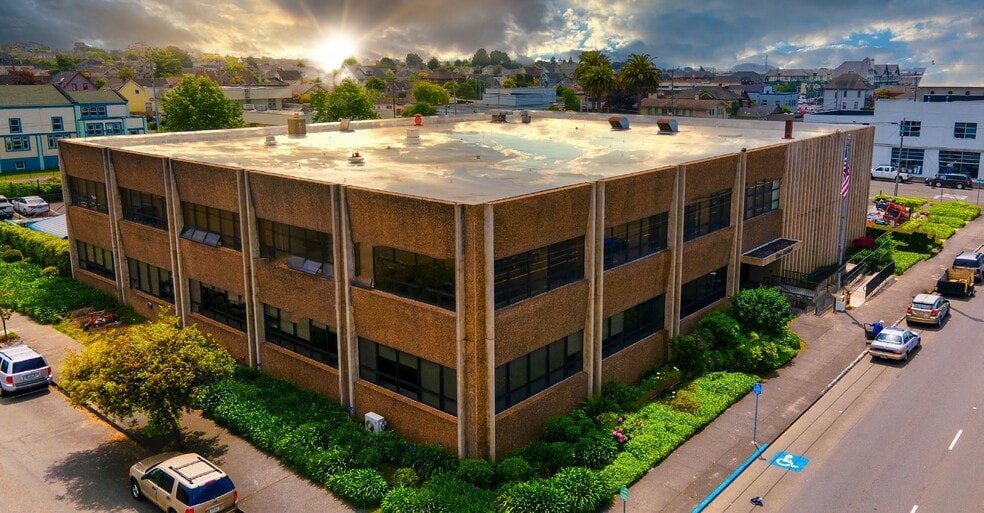 Primary Photo Of 930 6th St, Eureka Flex For Lease