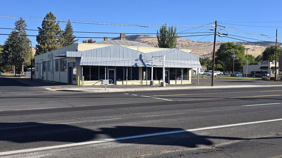 More Photos Of 4609 S 6th St, Klamath Falls Storefront For Sale