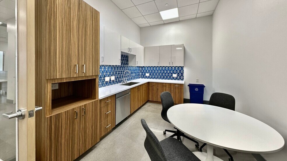 More Photos Of 601 E Bridger Ave, Las Vegas Office For Lease