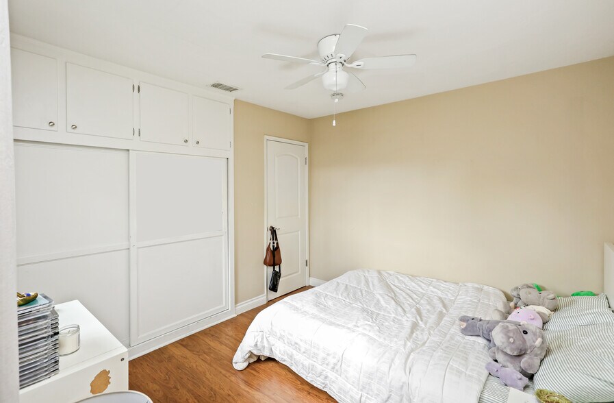 More Photos Of 1200 W Sycamore Ave, Orange Apartments For Sale