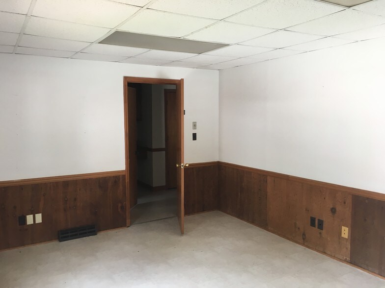 More Photos Of 4985-4991 Bethania Rd, Winston-Salem Office For Lease