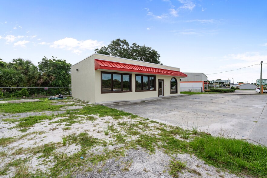 More Photos Of 2543 S Harbor City Blvd, Melbourne General Retail For Lease