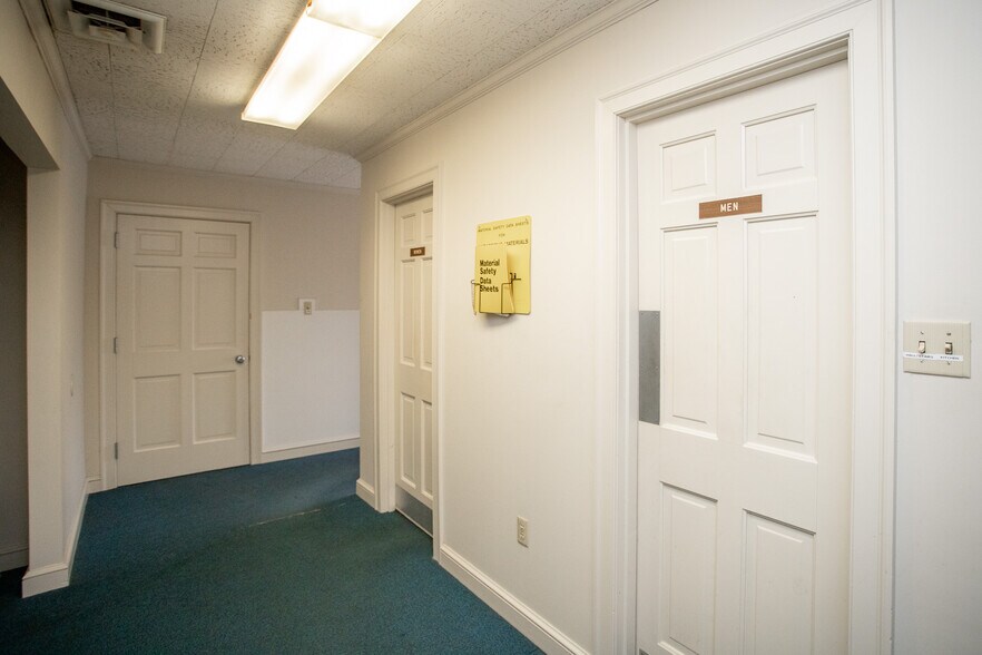 More Photos Of 3651 Greensboro Rd, Ridgeway Bank For Lease