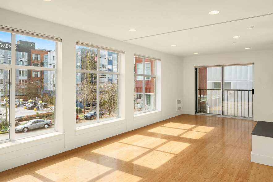 More Photos Of 1502 NW 52nd St, Seattle Office Residential For Sale