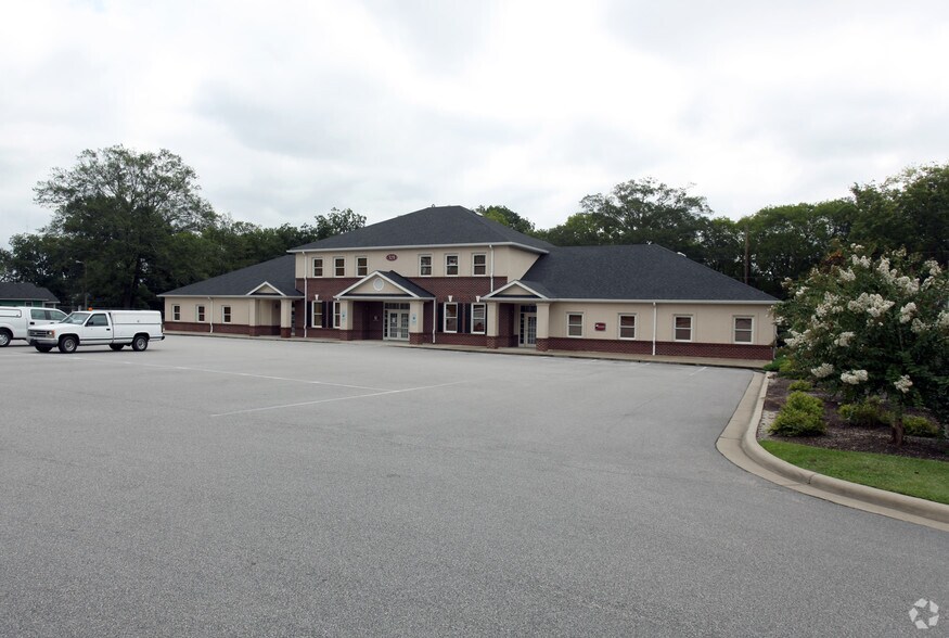 More Photos Of 321 Dick St, Fayetteville Medical For Sale