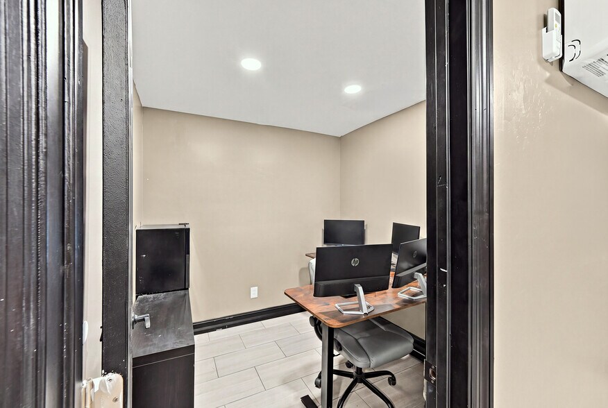 More Photos Of 3535 Dora St, Fort Myers Industrial For Sale