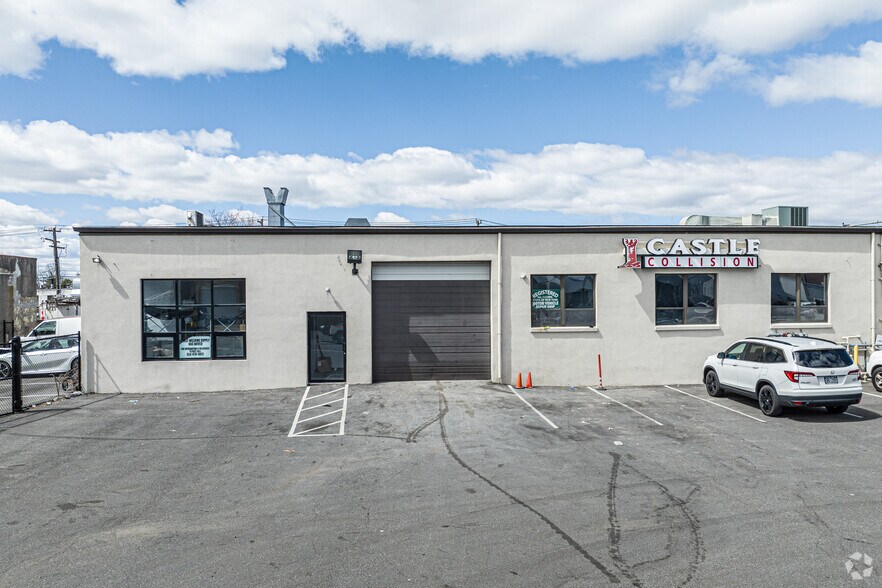 More Photos Of 75 Rushmore St, Westbury Warehouse For Lease