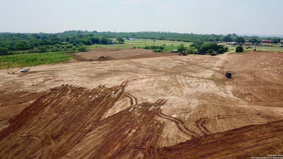 More Photos Of 17171 Interstate 35 S, Atascosa Land For Sale