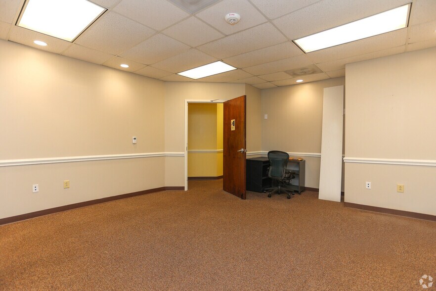 More Photos Of 3541 Randolph Rd, Charlotte Unknown For Lease