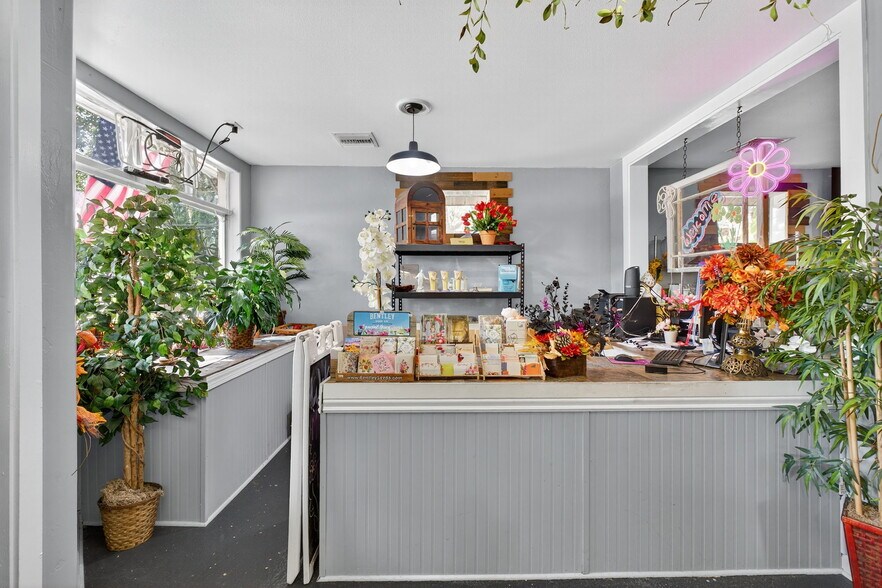 More Photos Of 237 E Plymouth Ave, Deland Freestanding For Sale