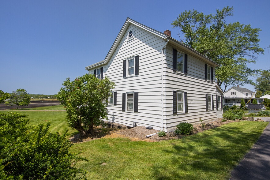 More Photos Of 73 Little York Rd, Warwick Garden Center For Sale