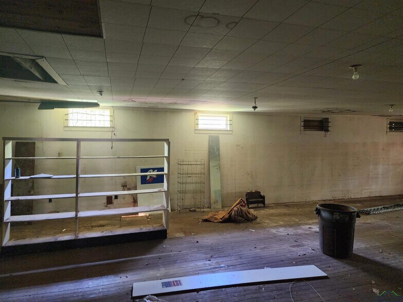 More Photos Of 10542 S Main St, New London Freestanding For Sale