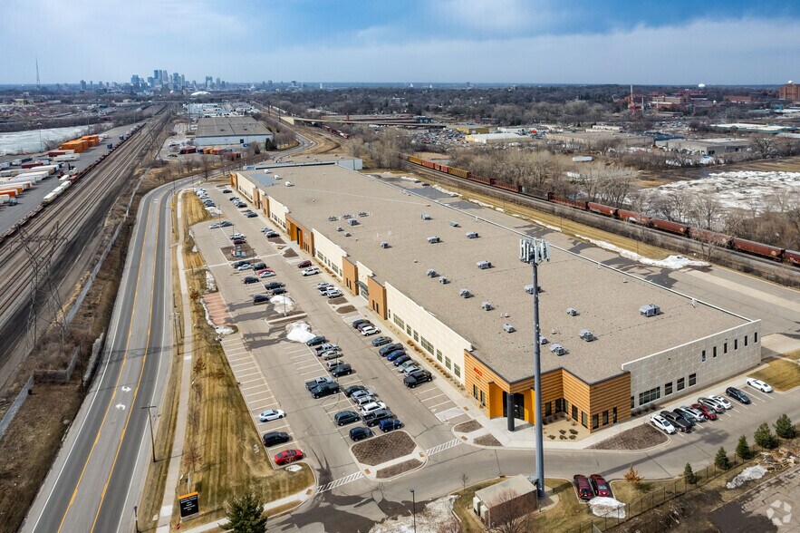 More Photos Of 1771 Energy Park Dr, Saint Paul Flex For Lease
