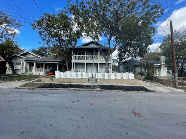 Primary Photo Of 625 E Woodlawn Ave, San Antonio Apartments For Sale