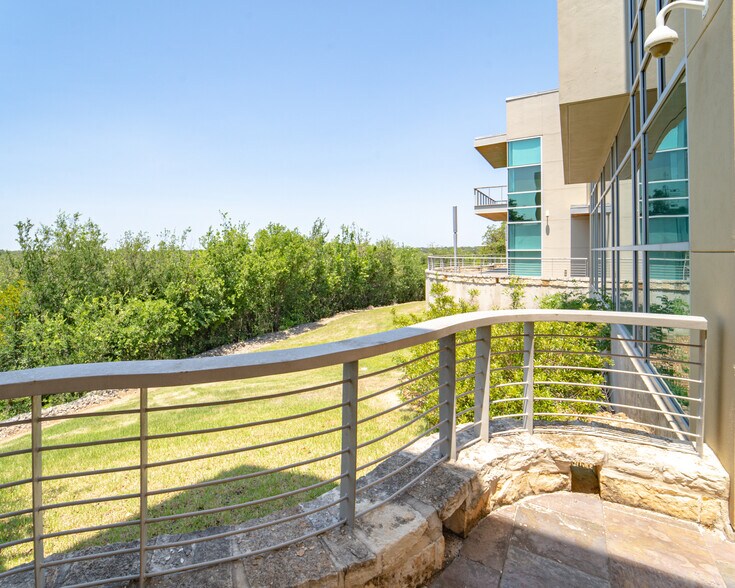 More Photos Of 17339 Redland Rd, San Antonio Office For Lease