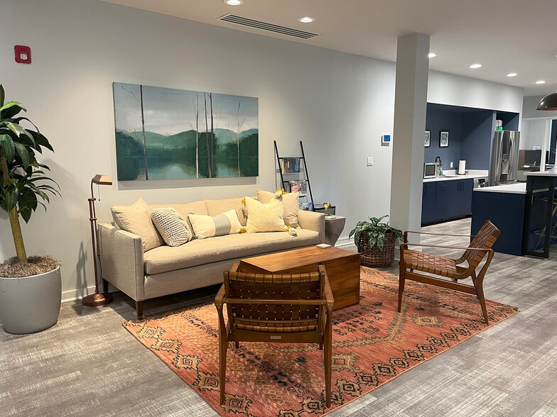 More Photos Of 1519 Summit Ave, Richmond Loft Creative Space For Lease