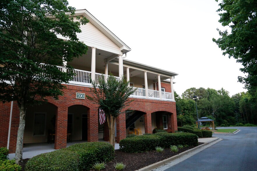 Primary Photo Of 590 W Crossville Rd, Roswell Coworking Space