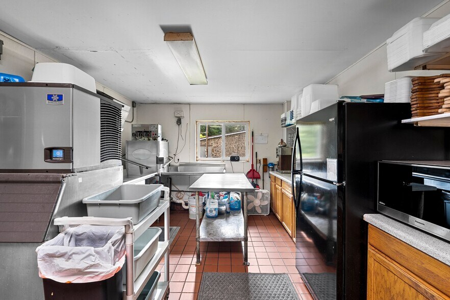 More Photos Of N12808 Northway Dr, Athelstane Restaurant For Sale