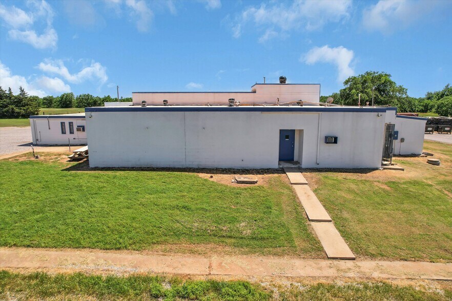 More Photos Of 908 E Apache Trail Rd, Apache Shelter For Sale