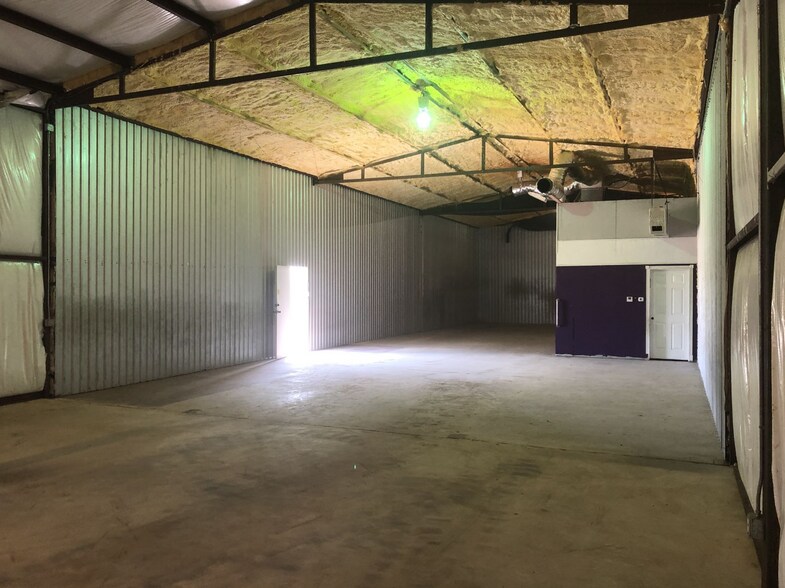 More Photos Of 204 FM 696, Elgin Light Manufacturing For Sale