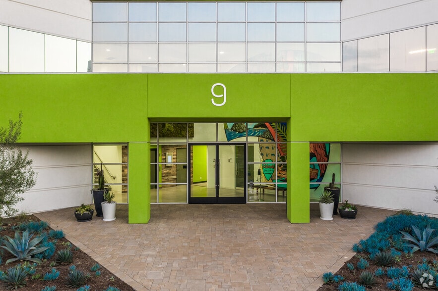 More Photos Of 9 Corporate Park, Irvine Office For Lease