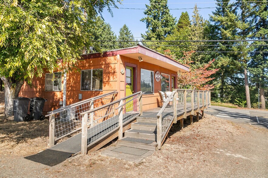 More Photos Of 20363-20379 NW Cedar Ln, Poulsbo General Retail For Sale