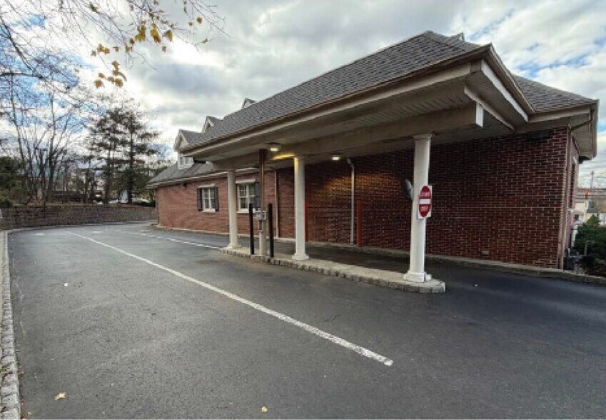 More Photos Of 1921 Washington Valley Rd, Martinsville Bank For Lease