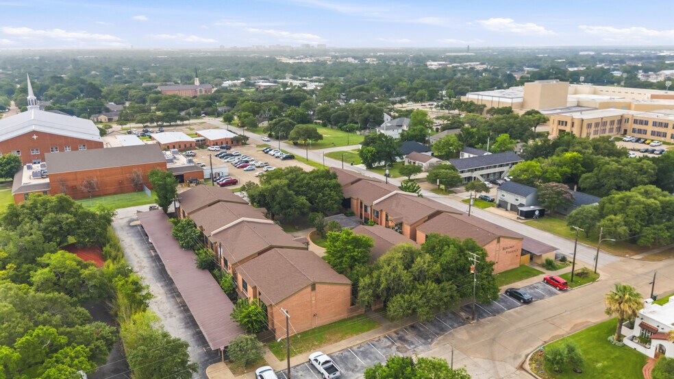 More Photos Of 611 S Ennis St, Bryan Apartments For Sale
