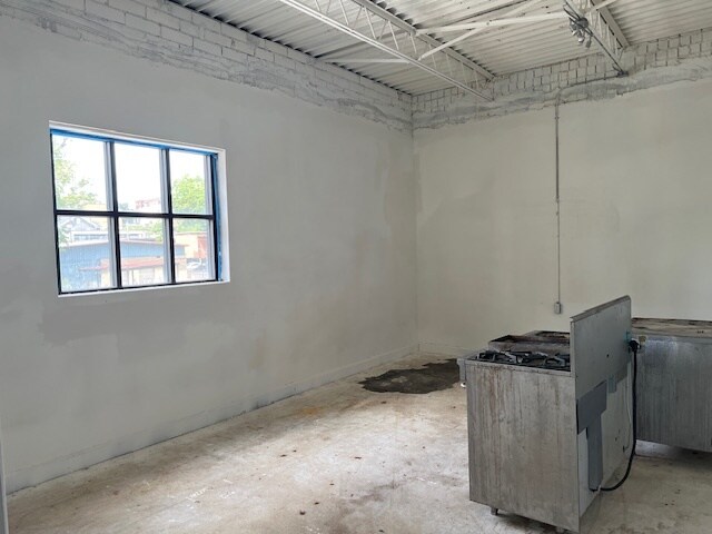 More Photos Of 736 Riverside Dr, Macon Office For Lease