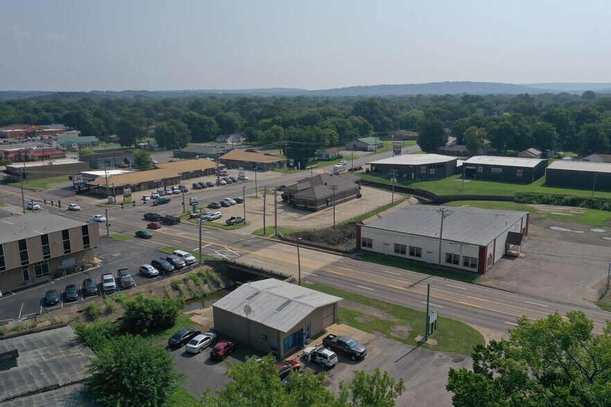 More Photos Of 301 N Commerce Ave, Russellville Warehouse For Sale