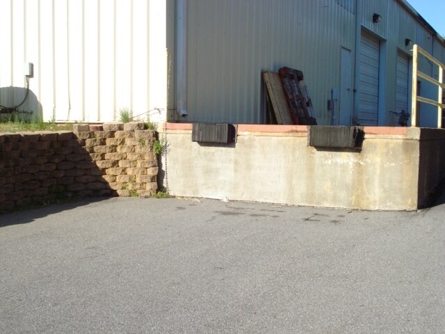 More Photos Of 3663-3673 Alamance Rd, Burlington Flex For Lease