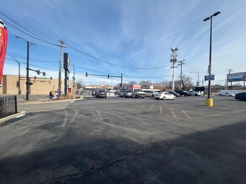 More Photos Of 4609-4621 W Belmont Ave, Chicago Auto Repair For Lease